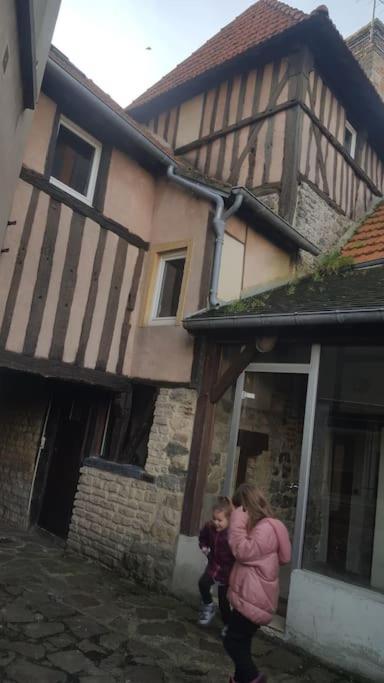 Appt De Charme En Plein Coeur Historique Leilighet Dives-sur-Mer Eksteriør bilde